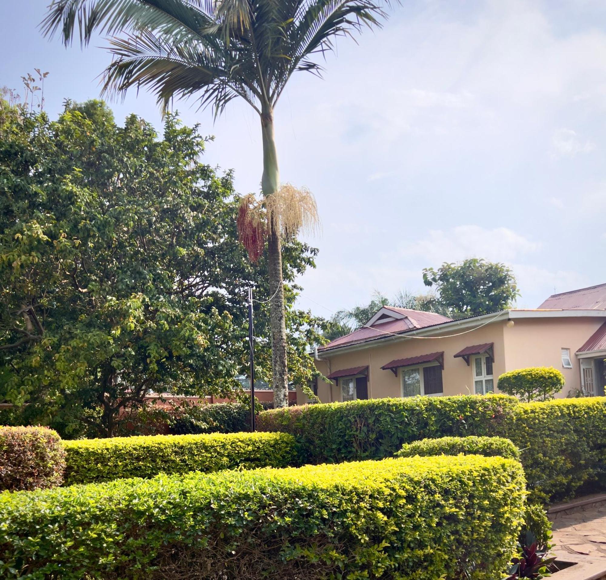 Sunset Hotel Entebbe Esterno foto