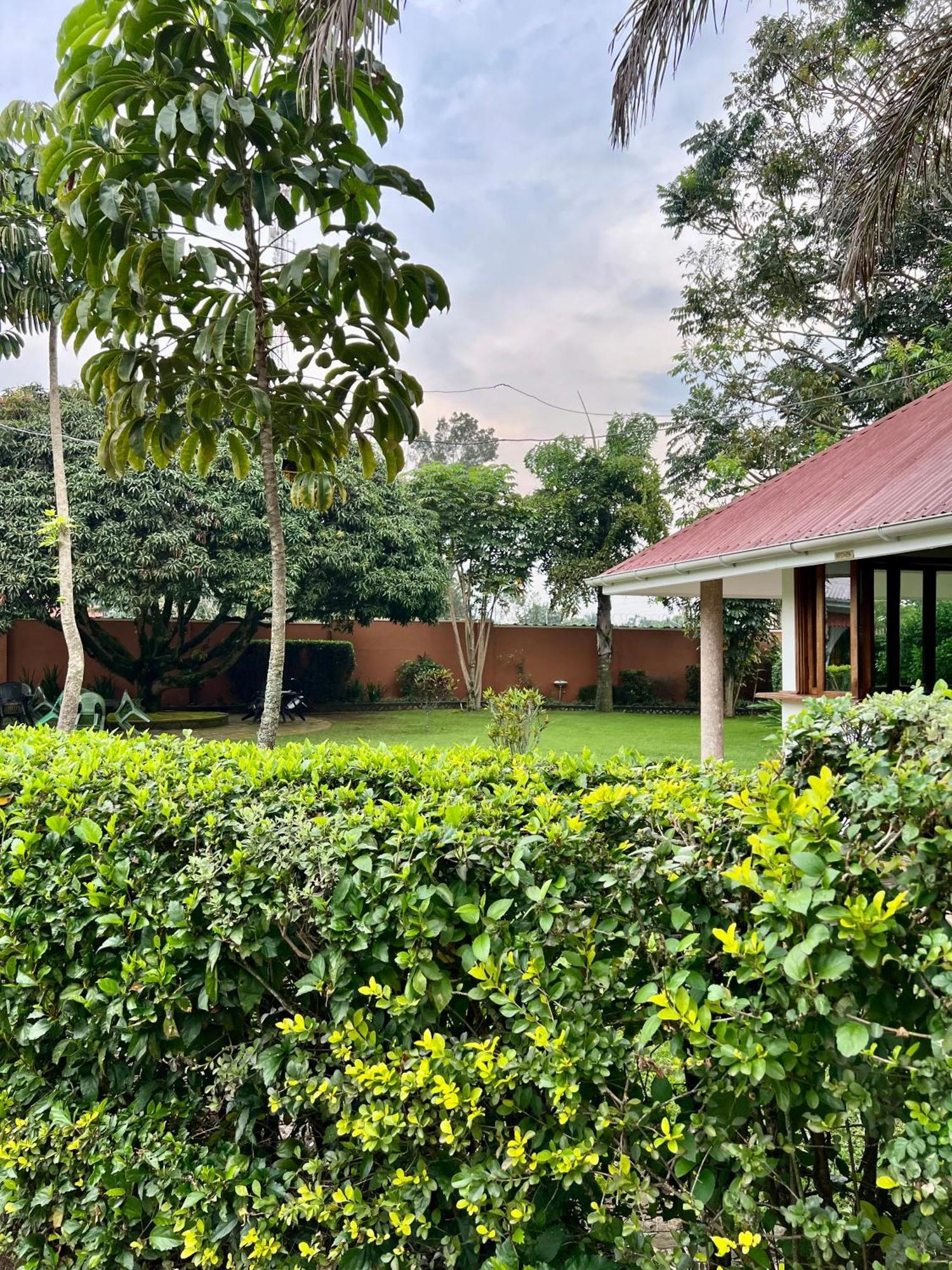 Sunset Hotel Entebbe Esterno foto