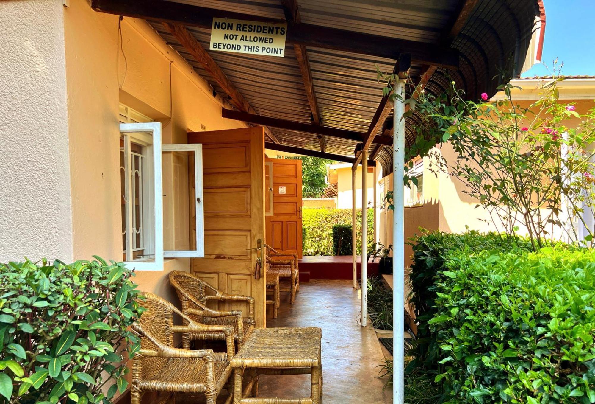Sunset Hotel Entebbe Esterno foto
